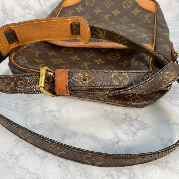 Louis Vuitton Danube MM crossbody - Picture 16 of 16